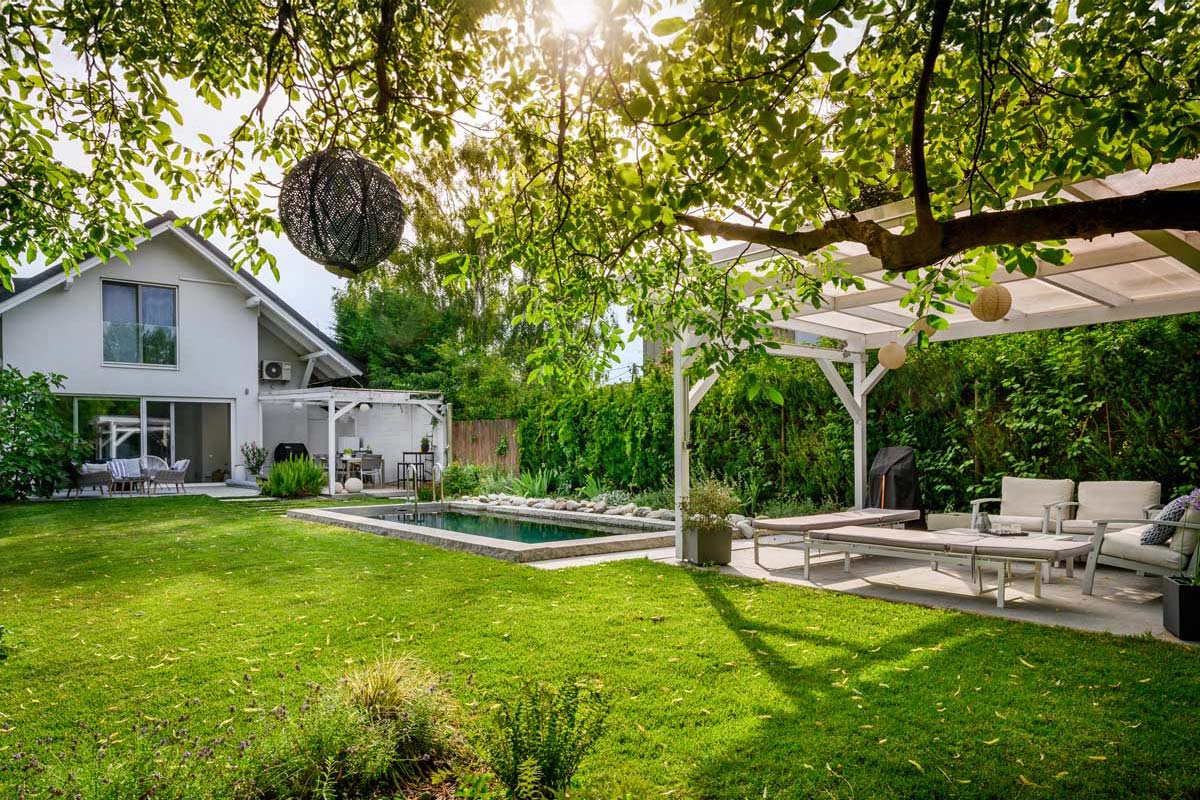 Naturpool-Gartengestaltung-Gartenplanung-Niederoesterreich