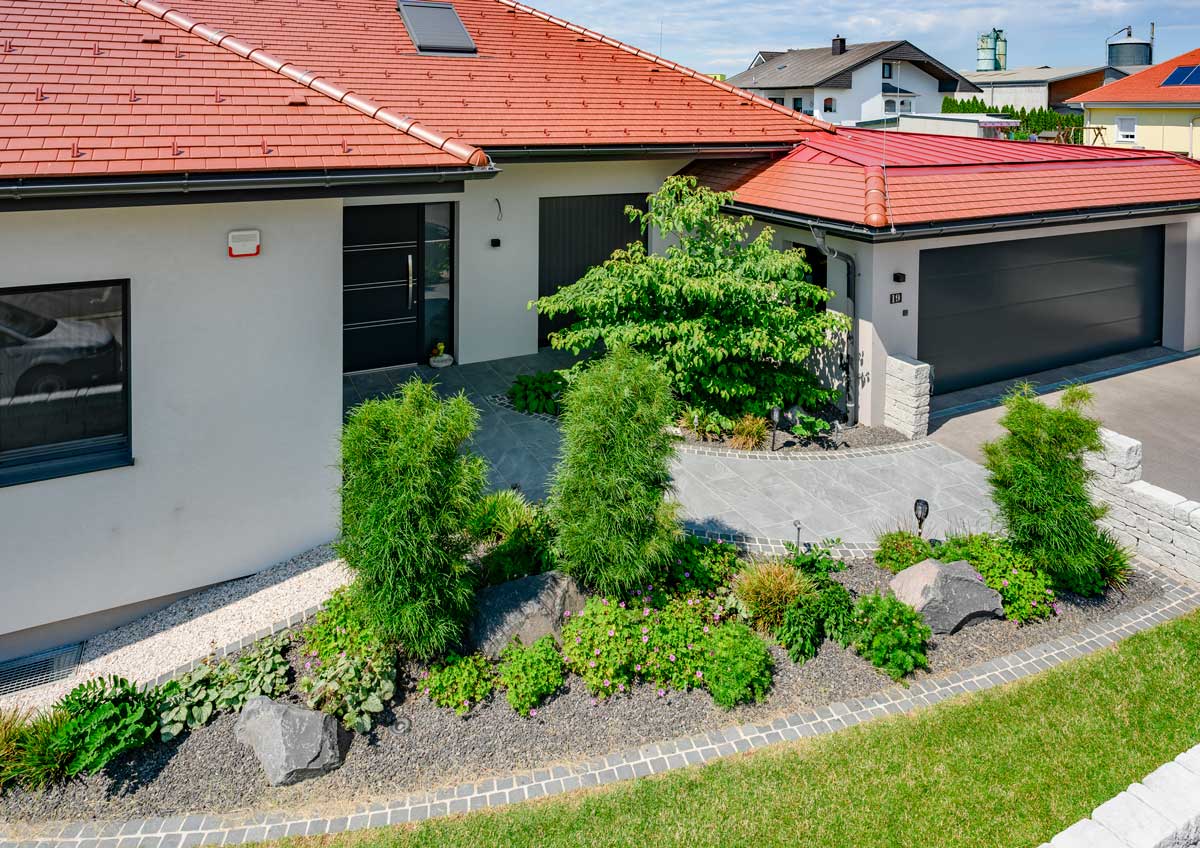 Naturpool am Insektenhotel: Gartenplanung-Gartengestaltung-Gartenpflege-Burgenland