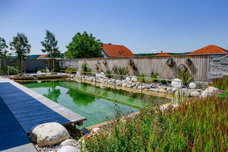 Naturpool am Insektenhotel: Gartenplanung-Gartengestaltung-Gartenpflege-Burgenland