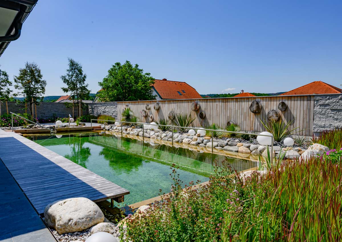 Naturpool am Insektenhotel: Gartenplanung-Gartengestaltung-Gartenpflege-Burgenland