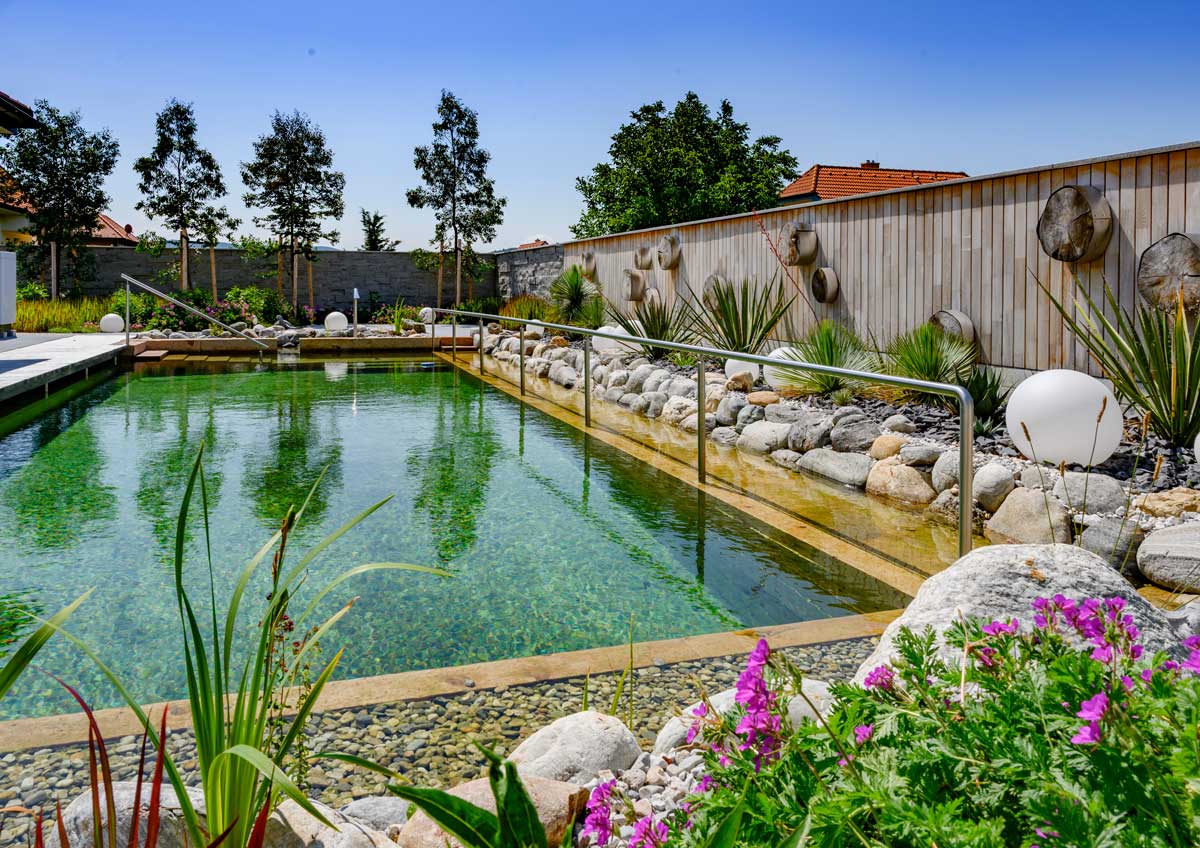 Naturpool am Insektenhotel: Gartenplanung-Gartengestaltung-Gartenpflege-Burgenland