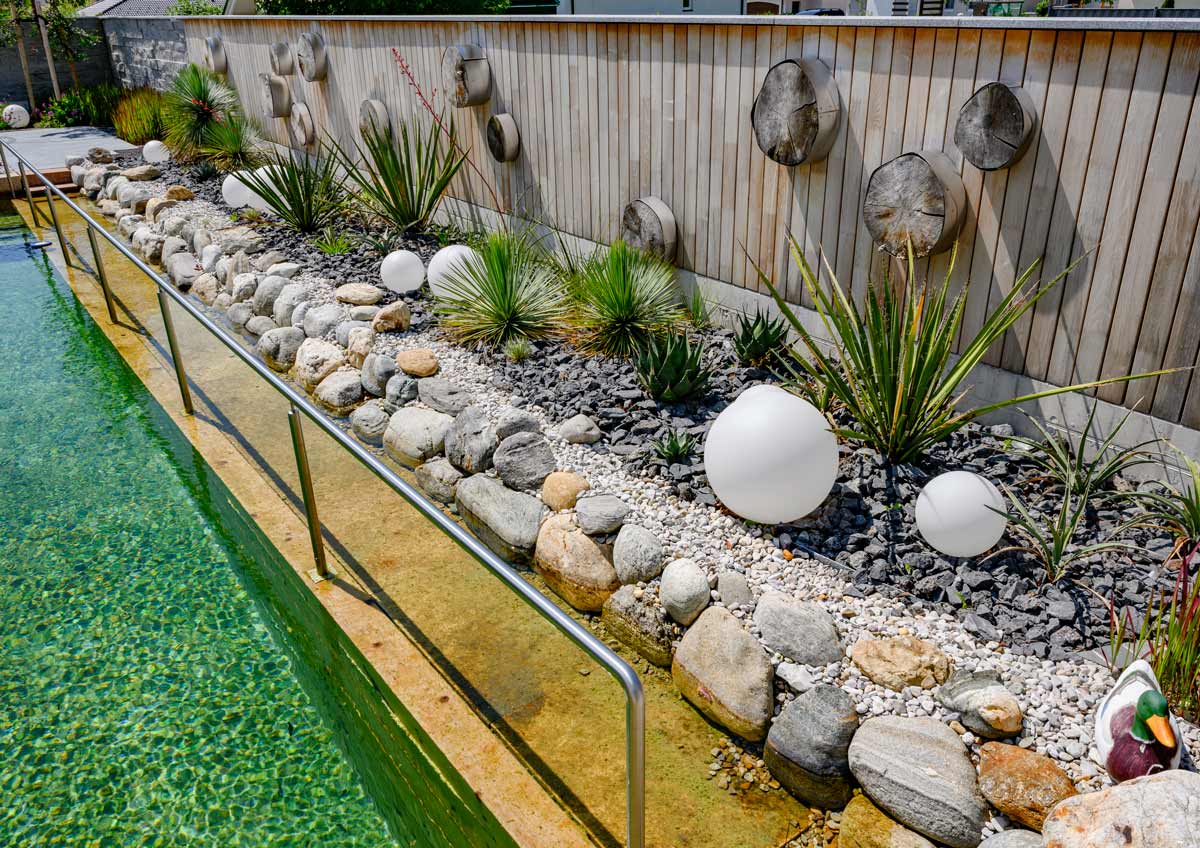 Naturpool am Insektenhotel: Gartenplanung-Gartengestaltung-Gartenpflege-Burgenland