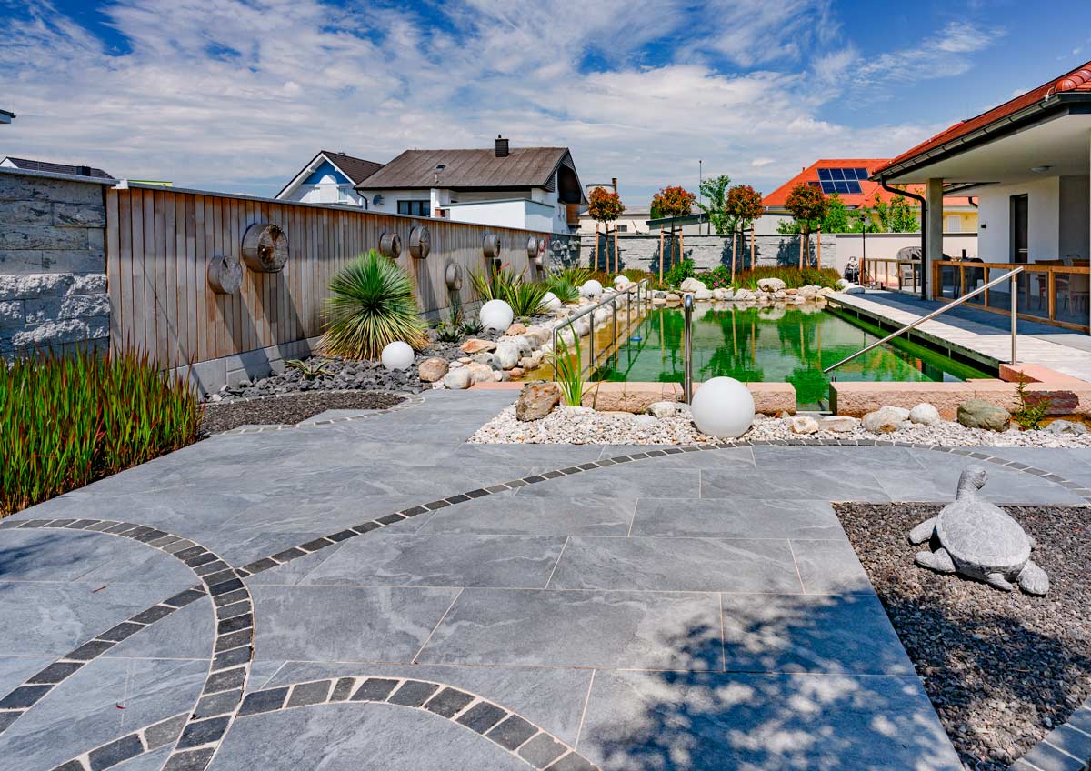 Naturpool am Insektenhotel: Gartenplanung-Gartengestaltung-Gartenpflege-Burgenland