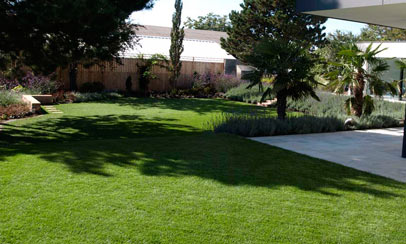 Gartenplanung: Mediterraner Innenhof im Burgenland