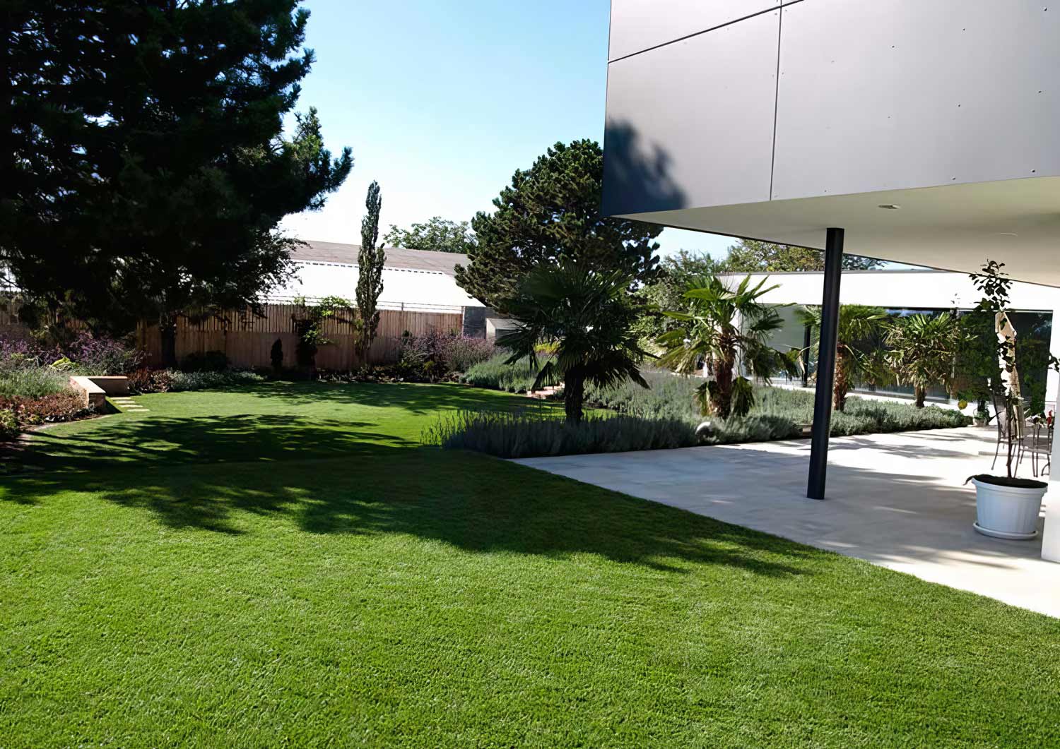Gartenplanung: Mediterraner Innenhof im Burgenland