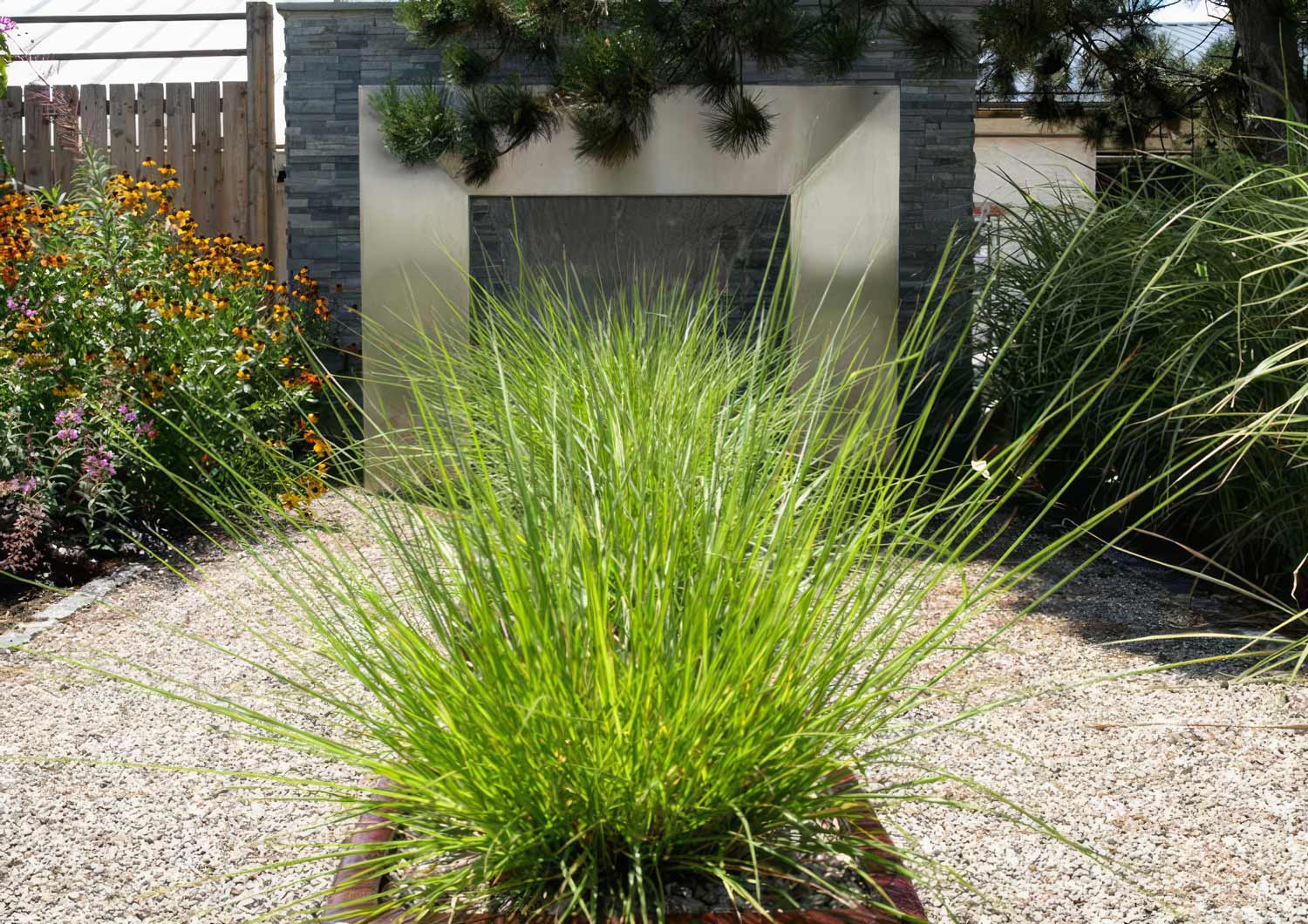 Gartenplanung: Mediterraner Innenhof im Burgenland