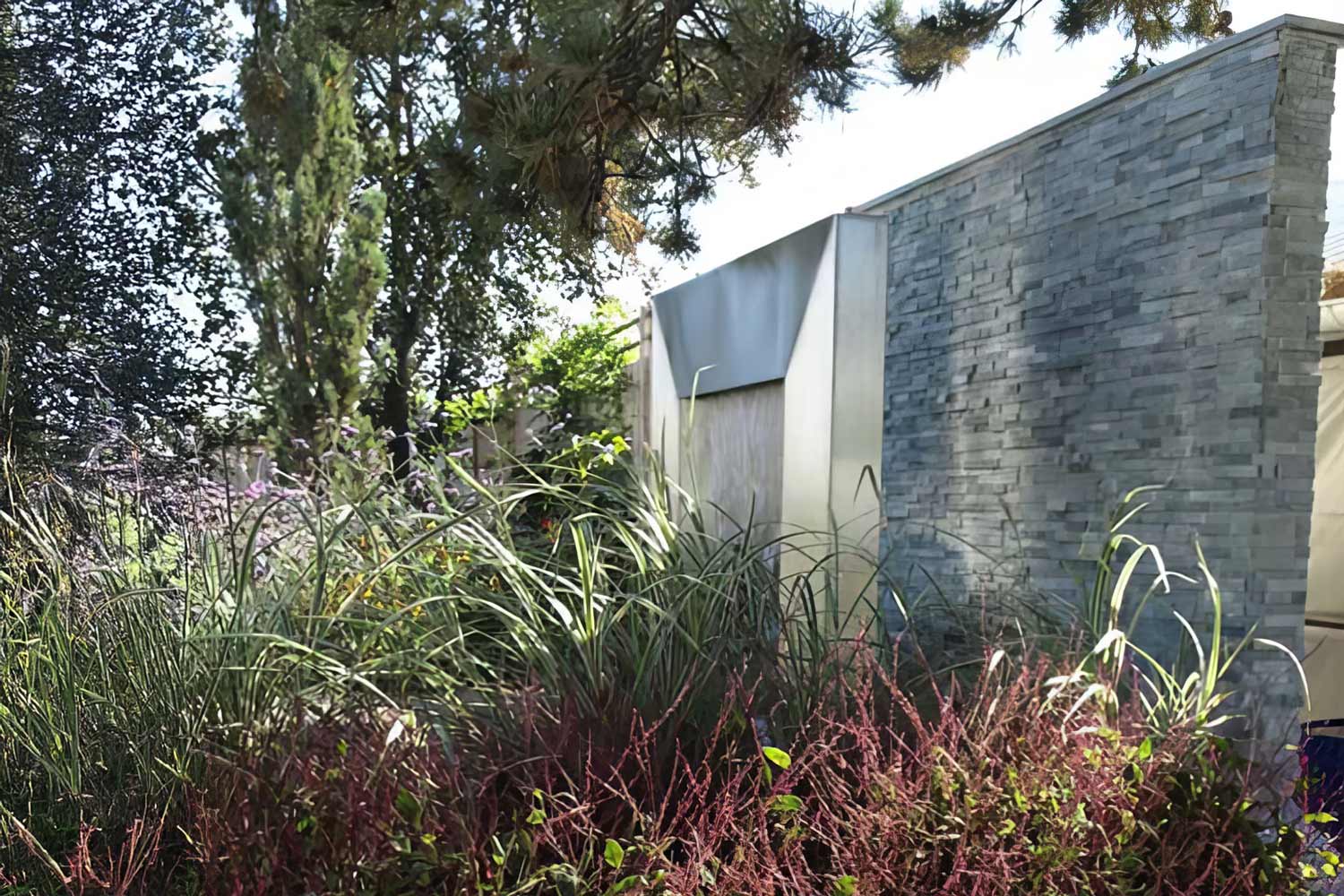 Gartenplanung: Mediterraner Innenhof im Burgenland