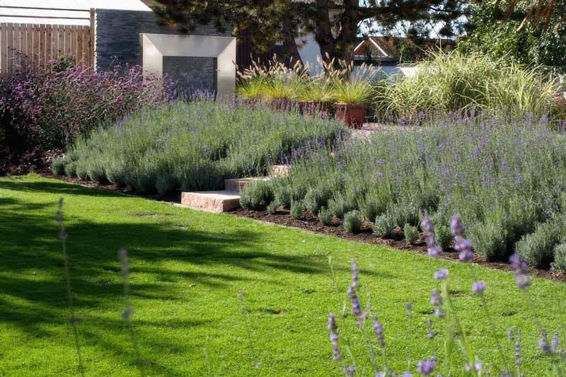 Gartenplanung: Mediterraner Innenhof im Burgenland